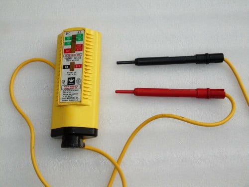 VOLTAGE TESTER IDEAL 61-065  600V No 00141A   فاحص كهرباء 600 فولت