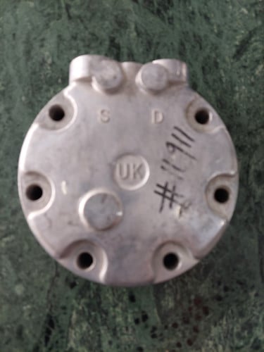 11911W#  غطاء كمبروسر خلفي / CYLINDER HEAD NISSAN VERTICAL PAD SD-709