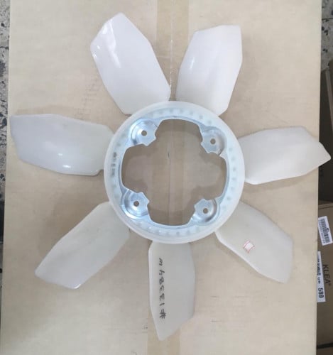 #13384W ريشة مروحة لانكروسر وهايلكس ولاندكروزر 05-09 /FAN BLADE PLASTIC TOYOTA LAND CRUISER HILUX 05-09