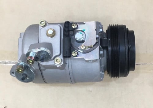 COMPRESSOR BMW X3 X5 E53 12V 4PK No 12815J  كمبروسر بي ام دبليو اي 53