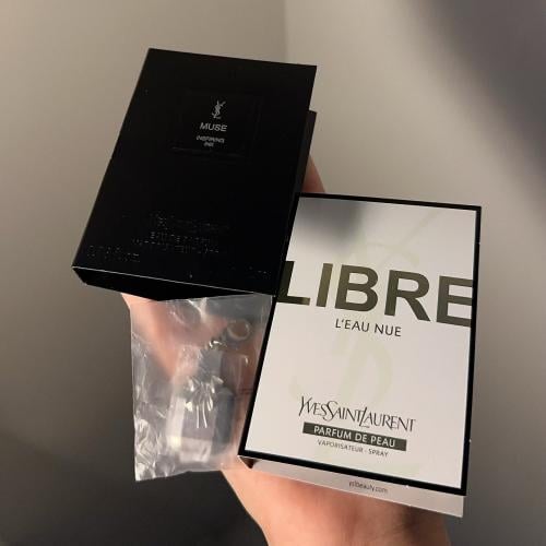 عينتين عطر سان لوران مع ميداليه على شكل عطر Mon pa...