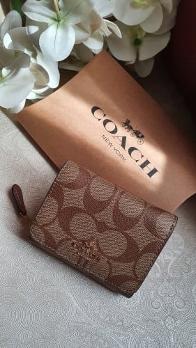 محفظة صغيرة ماركة كوتش