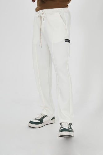 بنطال أبيض اوفر سايز مزين بشعار NINETY CLOTHING