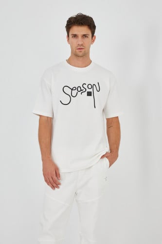 تيشيرت أبيض واسع بكتابة SEASON