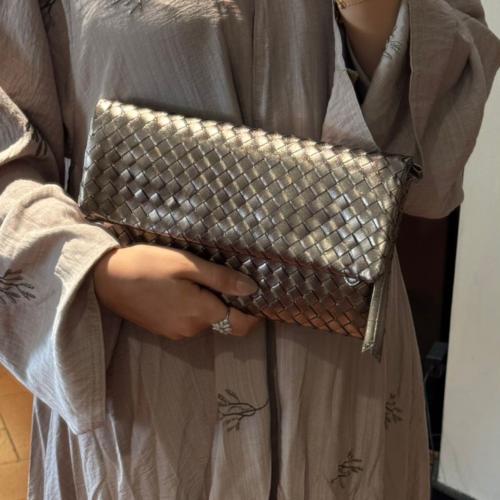 بوتيقا قيوتي برونز