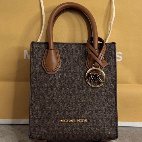 شنطة مايكل كورس