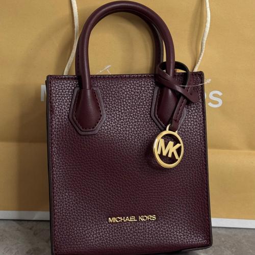 شنطة مايكل كورس