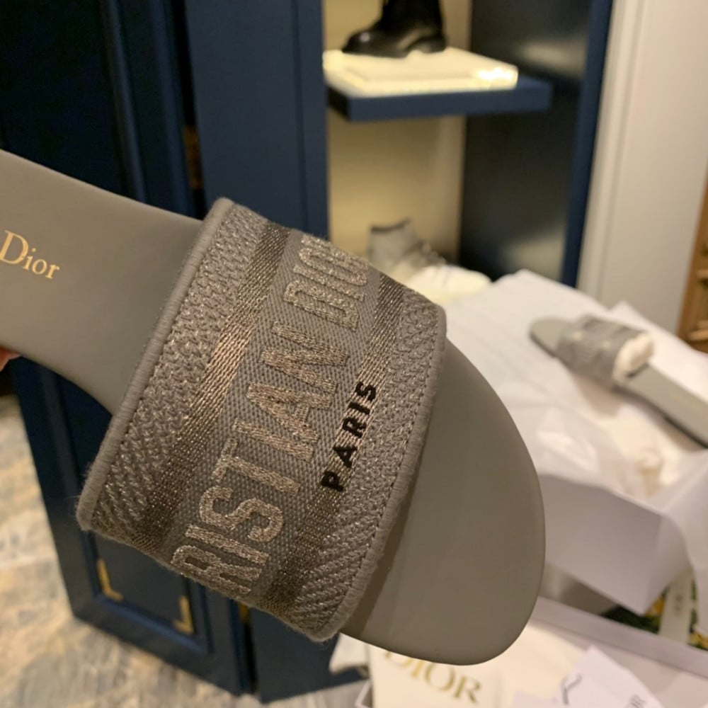 DIOR