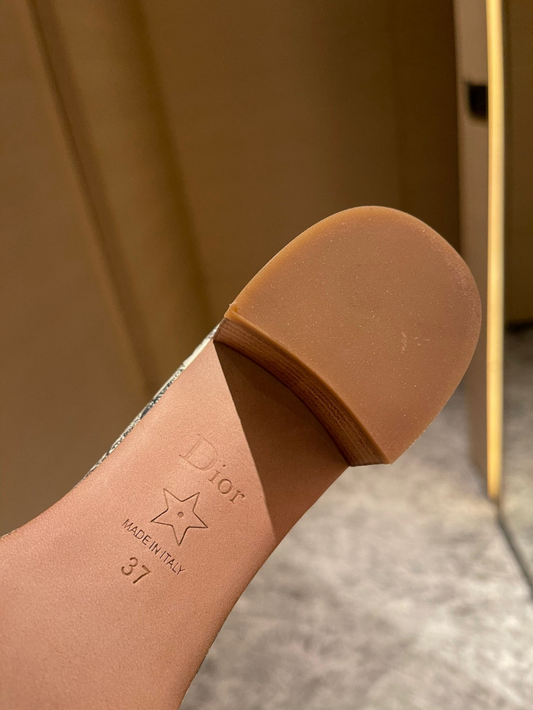 DIOR