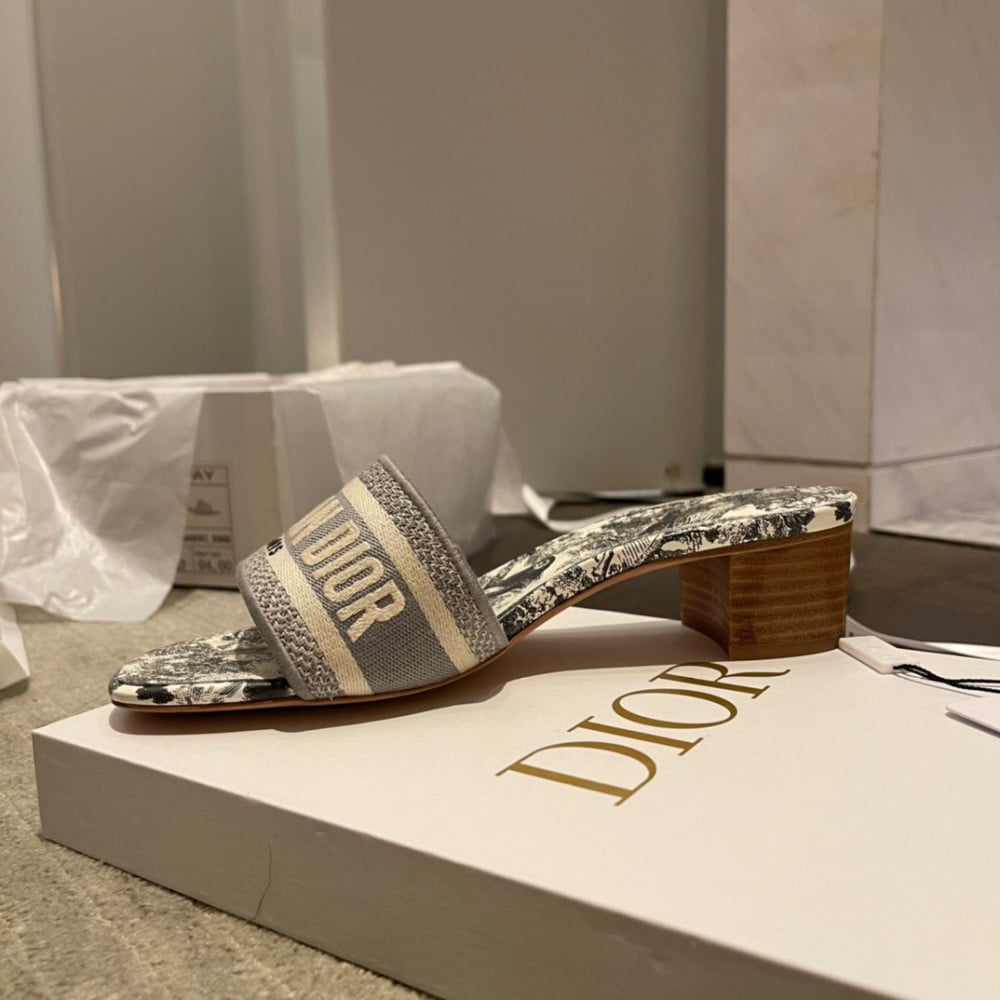 DIOR