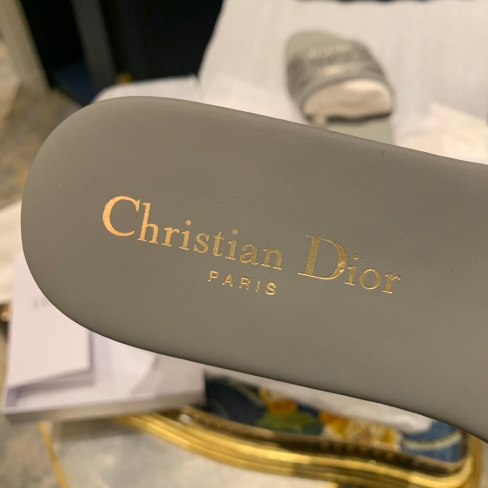 DIOR