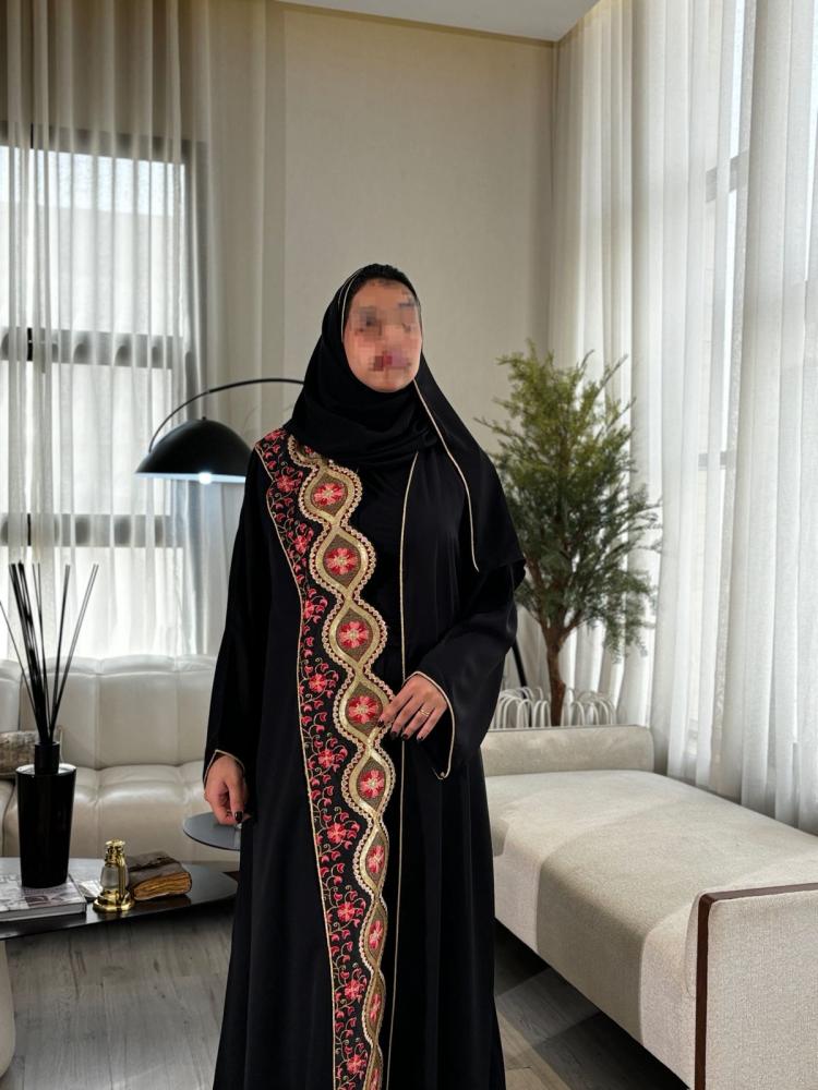 عباية خليجية سوداء راقية بتطريز ناعم من متجر هيا
