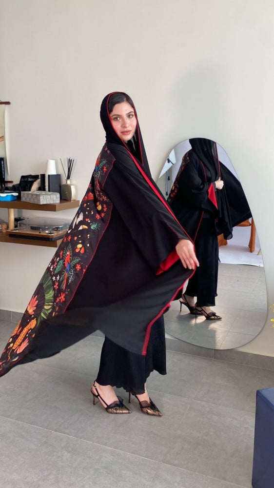 عباية ملكي تفاصيل راقية وخامة عالية الجودة