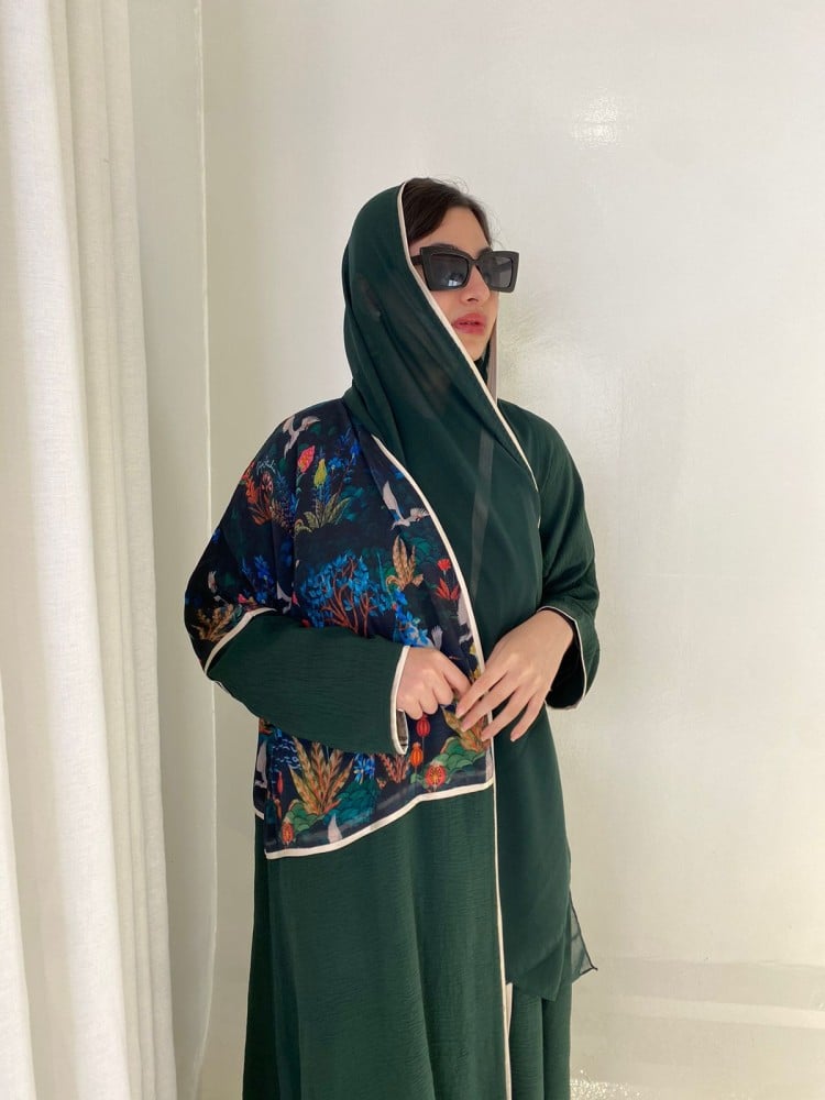 عباية اخضر غامق بتصميم أنيق