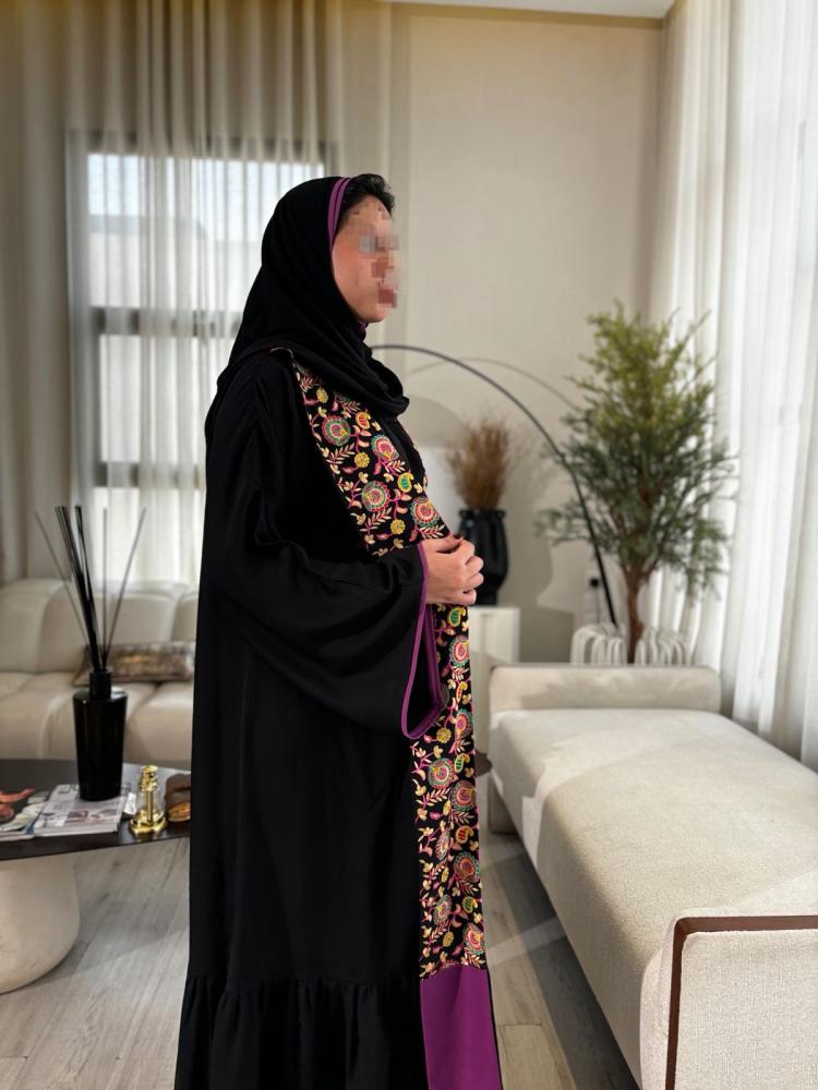 عباية قصة كلوش مع طبقة من الرفلز وتطريز من الامام