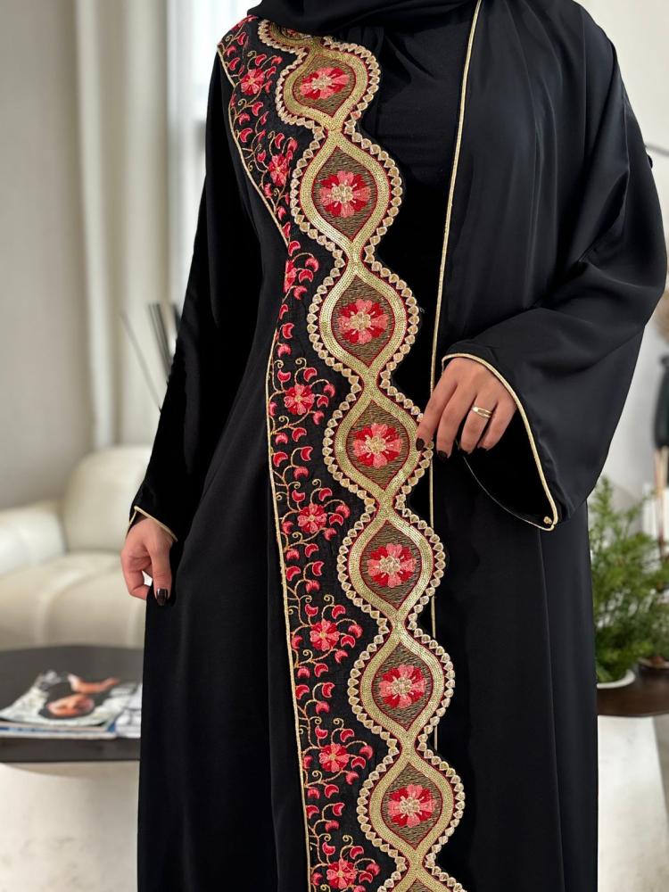 عباية خليجية سوداء راقية بتطريز ناعم من متجر هيا