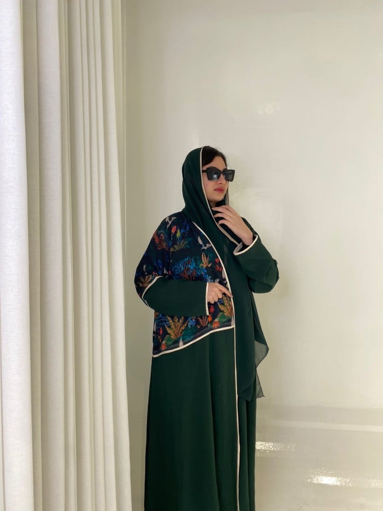 عباية اخضر غامق بتصميم أنيق