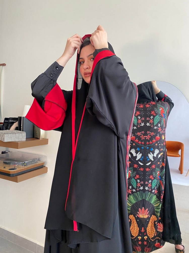 عباية ملكي تفاصيل راقية وخامة عالية الجودة