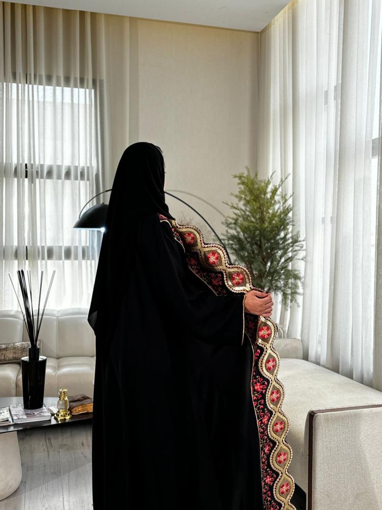 عباية خليجية سوداء راقية