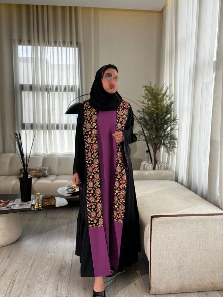 عباية قصة كلوش مع طبقة من الرفلز وتطريز من الامام