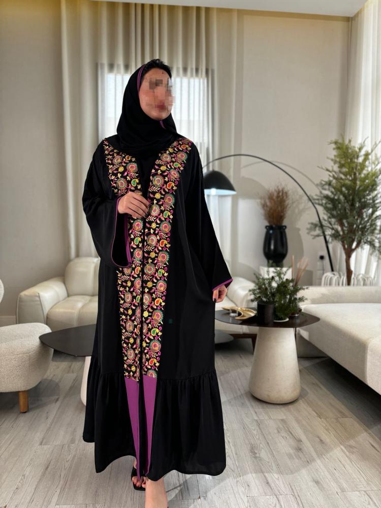 عباية قصة كلوش مع طبقة من الرفلز وتطريز من الامام