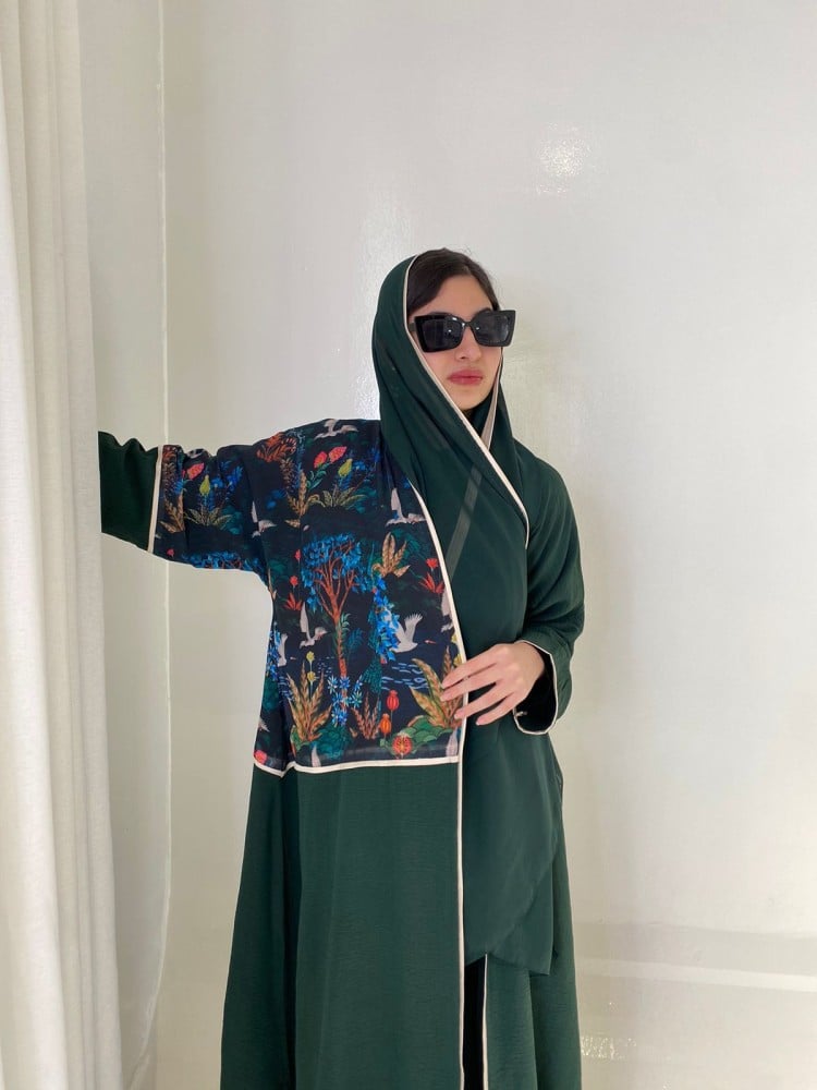 عباية اخضر غامق بتصميم أنيق