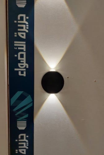 انارة LED خارجي اسود بأبيض اتجاهين 2w باللون الاصفر k3000