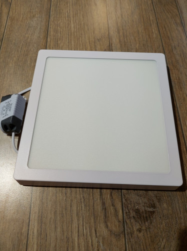 لطش بنل مربع خارجي 8بوصه 20سم 18wالاضاءة اصفر k3000