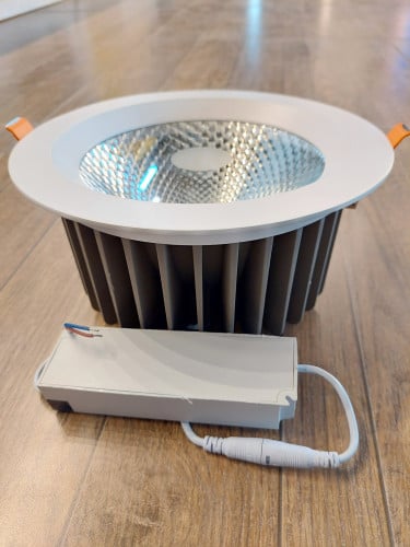 كشاف 8 بوصةCOB انارة ابيض 60W