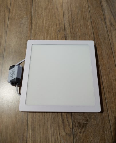 لطش بنل مربع خارجي 12بوصه 30سم 30wالاضاءة اصفر k3000