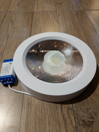 لطش cob خارجي 8بوصه 20سم 30wالاضاءة اصفر k3000