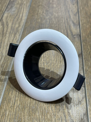 اسبوت مانع توهج 7سم 3 بوصة بأطار ابيض وداخليه اسود