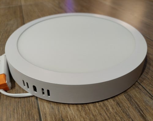 لطش بنل خارجي 8بوصه 20سم 18wالاضاءة اصفر k3000