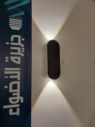 انارة LED خارجي اسود بأبيض اتجاهين 2w باللون الاصفر k3000