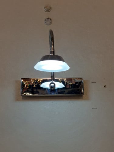 أنارة مغسلة مفردة بنور أبيض