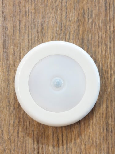 إنارة حساس حركة تعمل بالبطارية