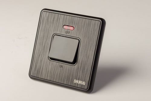 مفتاح سخان 20A اسود معتق بيانو