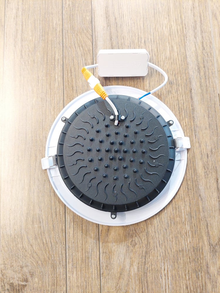 كشاف 8 بوصةCOB   30W  HOM انارة كريمي 4000K