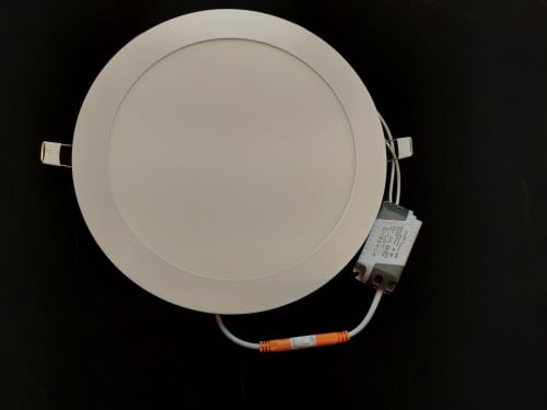 كشاف بنل 8بوصة 18w بنور ابيض