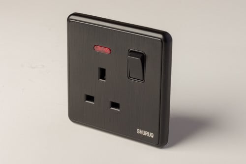 فيش ثلاثي 13 امبير اسود معتق بيانو