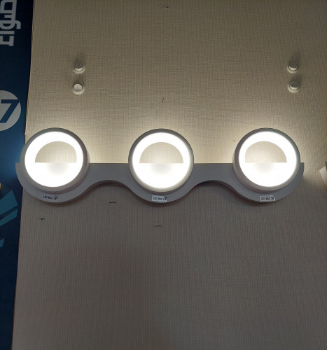 جداري داخلي  ثلاثي جرم ابيض  3 لون