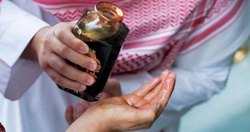 دهن العود الطبيعي
