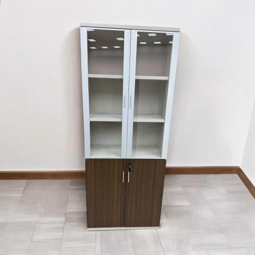 دولاب مكتبي بأبواب زجاجية وخشبية بتصميم مميز