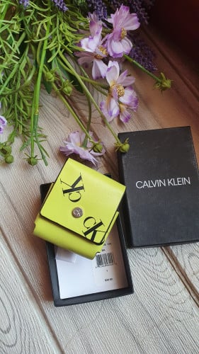 محفظة سماعات كالفن كلاين