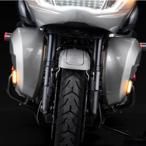 إشارات انعطاف/تشغيل LED من Advanblack لدراجات هارلي تورينق 2024-2026