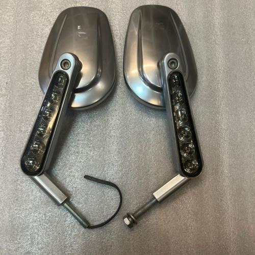 مريات جانبيه مع اشارات ليد لدراجات هارلي في رود2009-2017  مستخدم بحالة جيدة