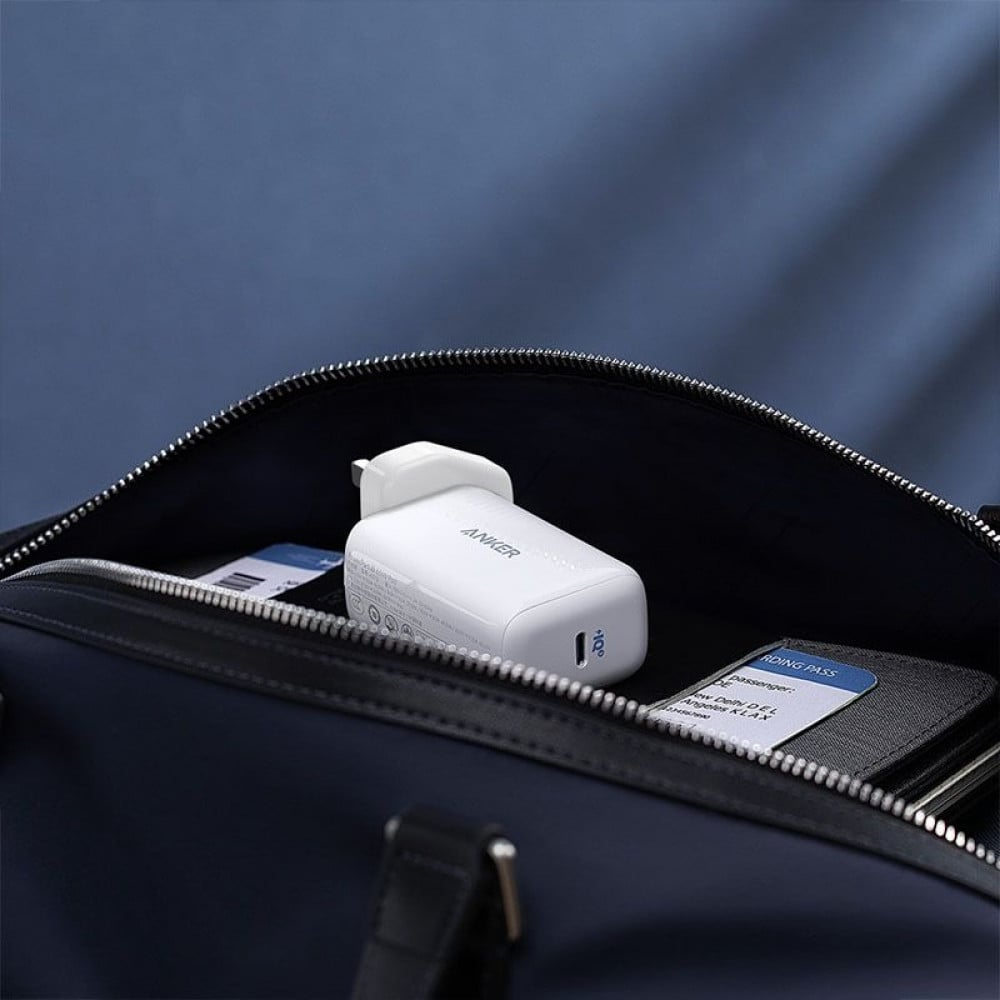 شاحن جداري انكر باوربورت اتوم الاصدار الثالث بود بقوة 65 واط - ابيض