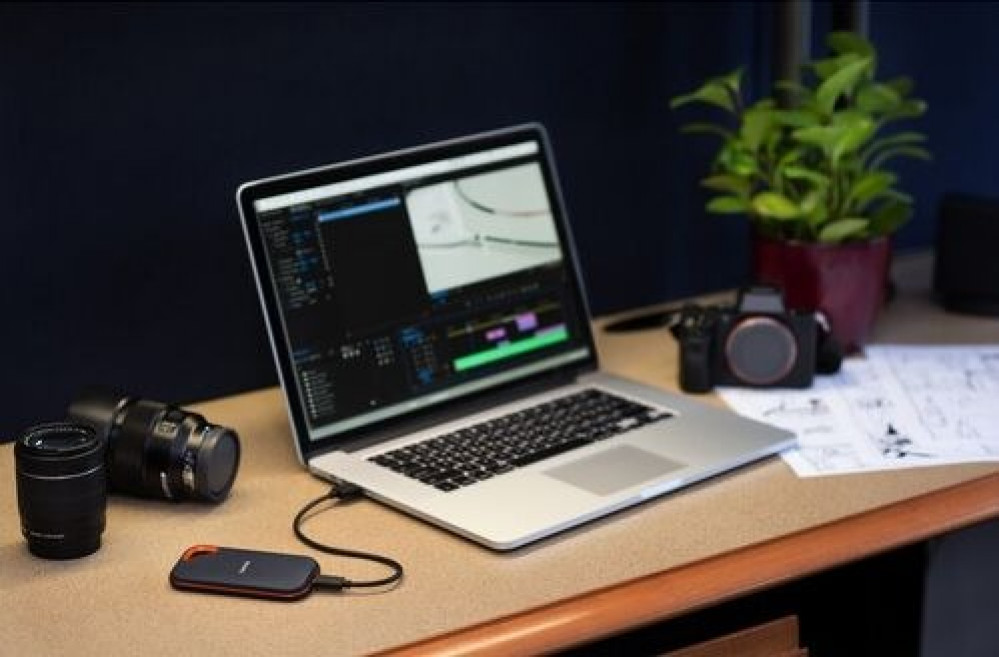 محرك أقراص محمول SSD إكستريم من سان ديسك متوفر بسعة 1 تيرا و 2 تيرا و 4 تيرا