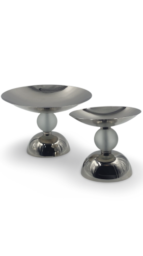 وعاء معدني كبير بقاعده بلوريه مميزه