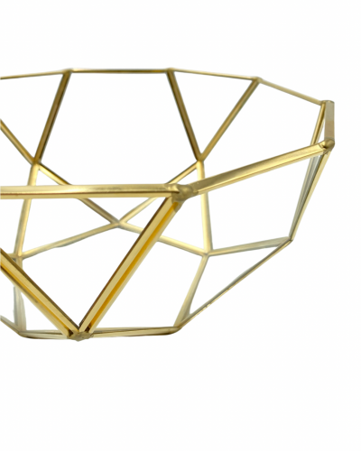 وعاء من الزجاج والمعدن الذهبي